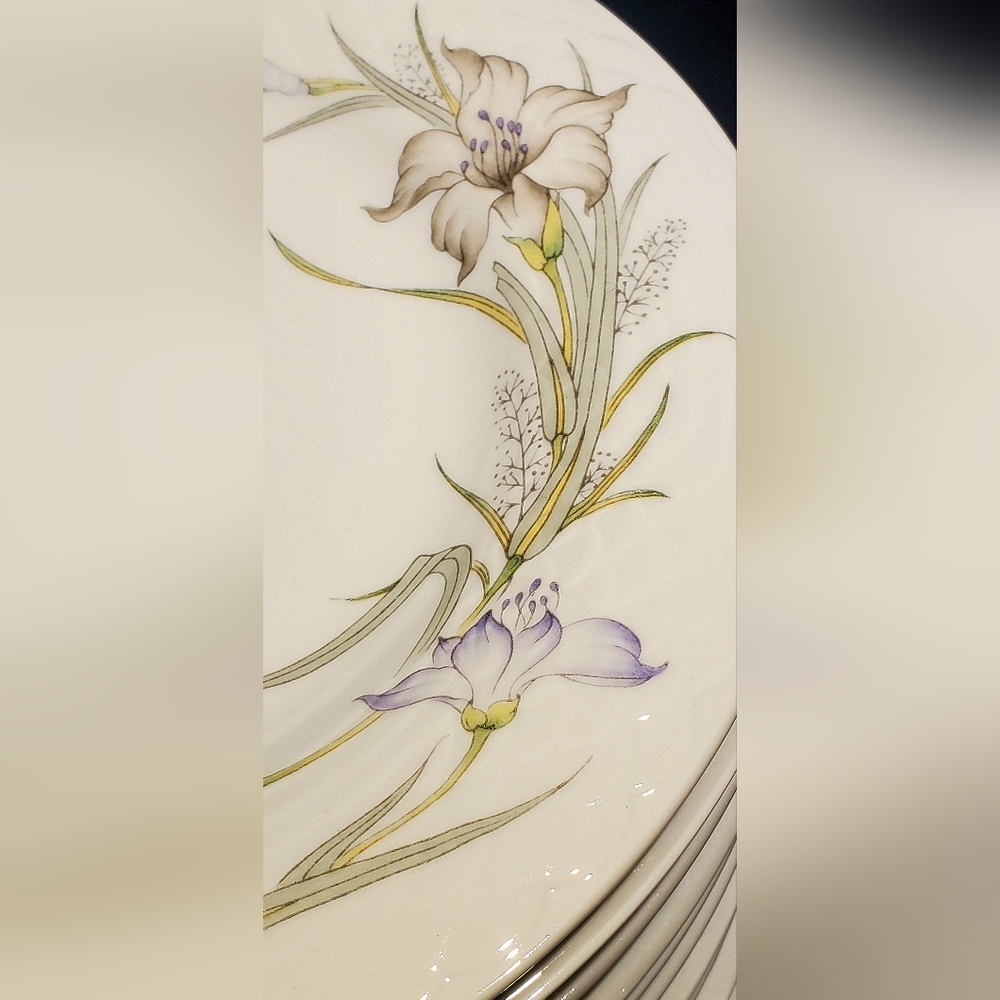 Set of 11 Renoir Vintage China 'Daffodil' Salad/Dinner Plates -No Center Flowers - Picture 3 of 8